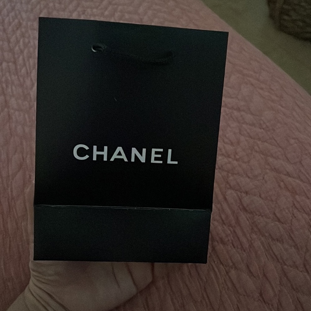 New Chanel - Picture 3 of 9